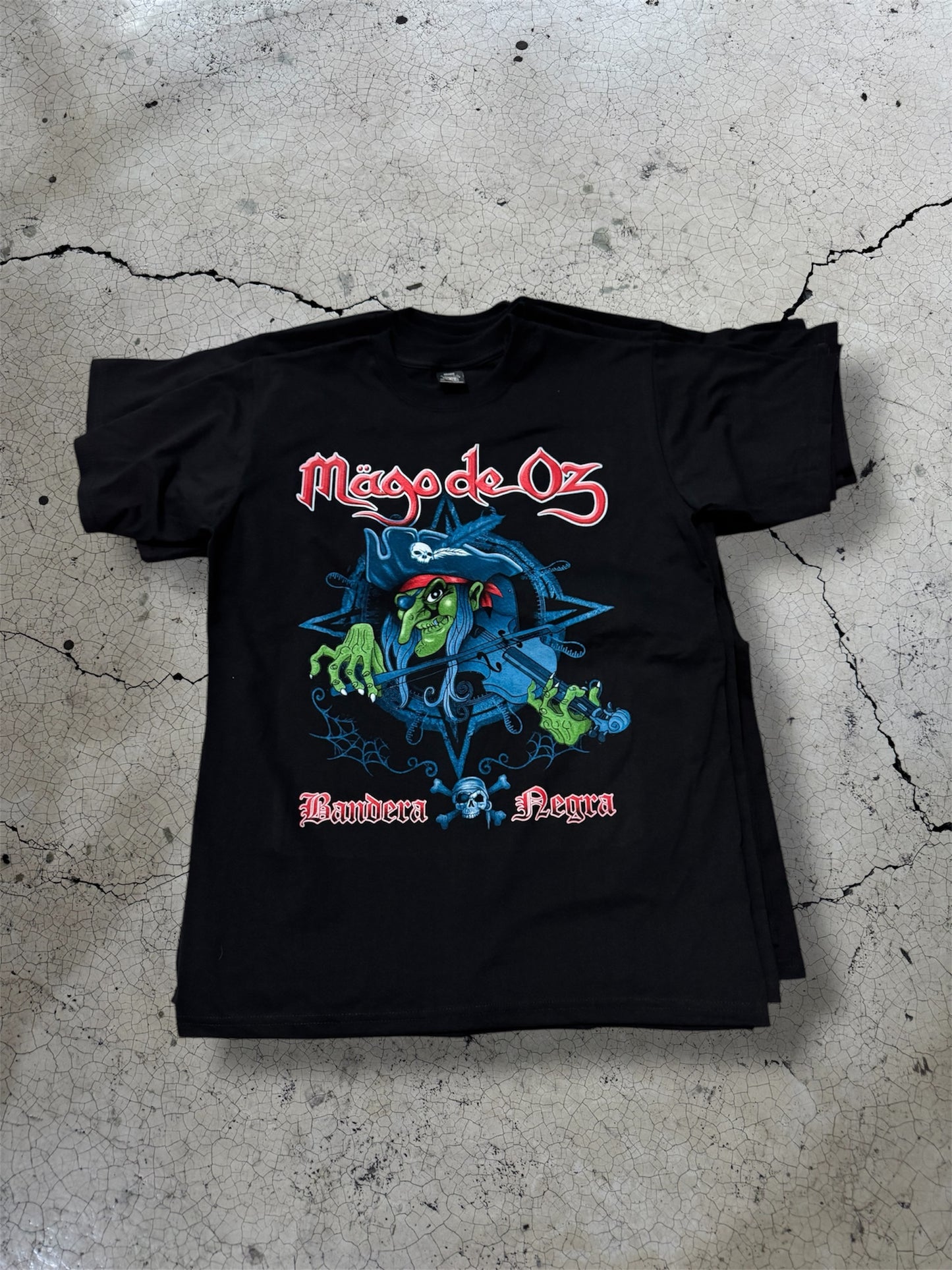 Playera Mägo de Oz Bandera Negra